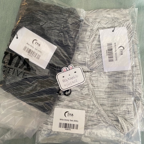 TWO XXXL ZYIA infinity tanks in black and white. One NIB, one tried on only. - Picture 1 of 4